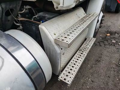 Freightliner Cascadia 113 DPF Filter