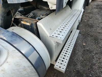 Freightliner Cascadia 113 DPF Filter