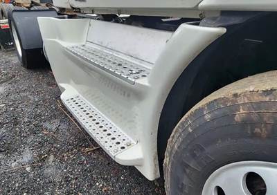 Freightliner Cascadia 113 DPF Filter