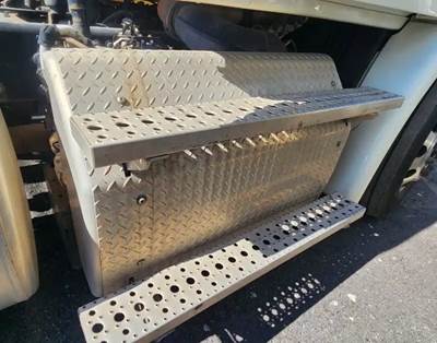 Freightliner Cascadia 113 DPF Filter