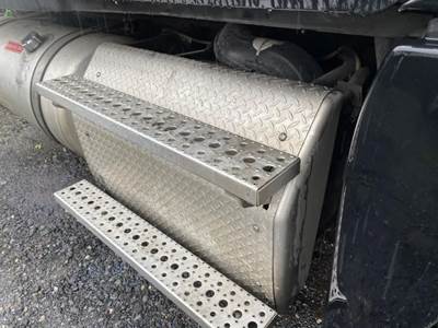 Freightliner Cascadia 125 DPF Filter