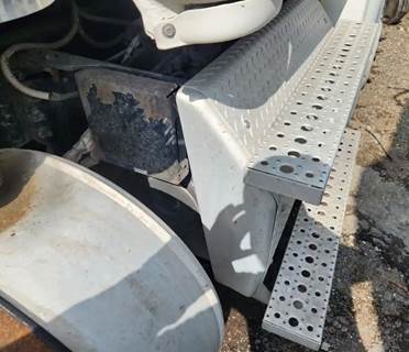 Freightliner Cascadia 125 DPF Filter