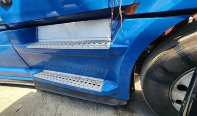 Freightliner Cascadia 126 DPF Filter