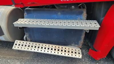 Freightliner Cascadia 126 DPF Filter