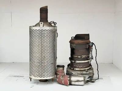 Mack Pinnacle CXU613 DPF Filter for a 2013 Mack CXU613