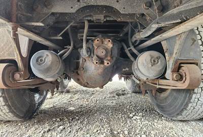 Dana-Spicer DS404 Complete Axle-Front Rears for a 2009 International 4400