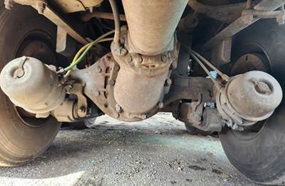 Dana-Spicer DS404-P Front Differential for a 2003 Chevrolet C8500