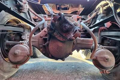 Dana-Spicer DS405 Front Differential for a 2003 Mack CH613