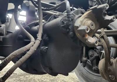 Dana-Spicer DSP40 Front Differential for a 2001 Peterbilt 379