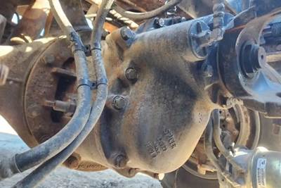 Dana-Spicer DSP40 Front Differential for a 2007 Peterbilt 379