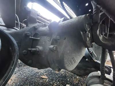 Dana-Spicer DSP40 Front Differential for a 2005 Kenworth W900