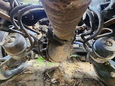 Dana-Spicer DSP40 Front Differential for a 2005 Kenworth T2000