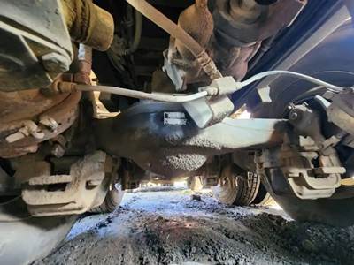 Dana-Spicer 190F-4429A Front Differential for a 2001 Mack RD688S