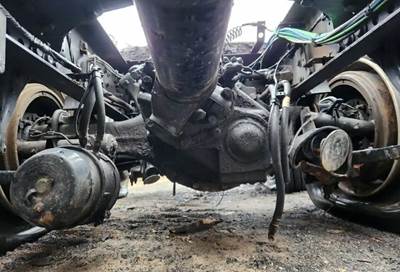 Detroit DA-RT-40.0-4S Complete Axle-Front Rears for a 2022 Freightliner Cascadia 126