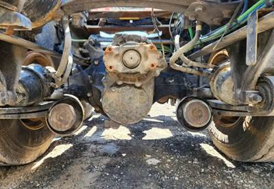 Detroit RT40-4 Complete Axle-Front Rears for a 2019 Freightliner Cascadia 125