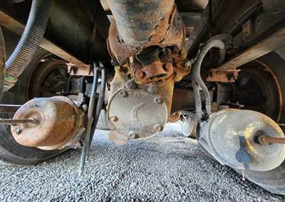 Detroit RT40-4N Complete Axle-Front Rears for a 2018 Freightliner M2 106