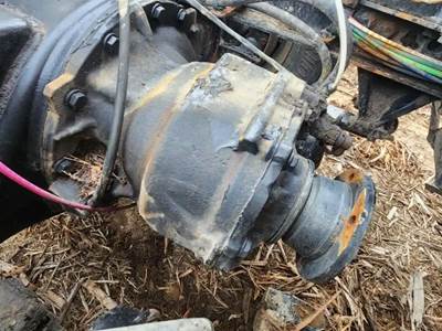 Detroit RT40-NFD Front Differential for a 2021 Freightliner Cascadia 126
