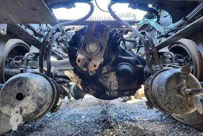 Detroit RT40-NFD Complete Axle-Front Rears for a 2021 Freightliner Cascadia 126