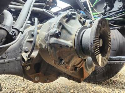 Detroit RT40-NFD Front Differential for a 2026 Freightliner Cascadia 126
