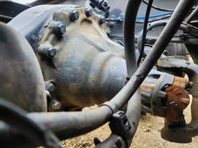 Detroit RT40-NFD Front Differential for a 2026 Freightliner Cascadia 126