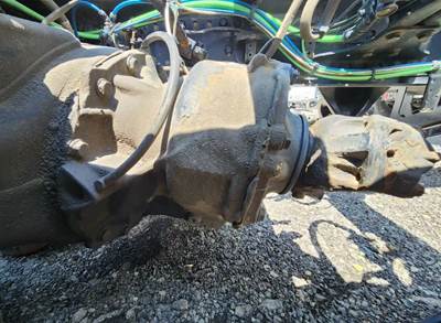 Detroit RT40-NFD Front Differential for a 2023 Freightliner Cascadia 126