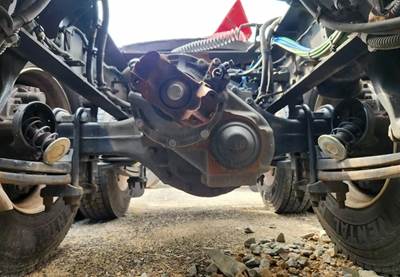 Detroit RT40-NFD Complete Axle-Front Rears for a 2022 Freightliner Cascadia 126