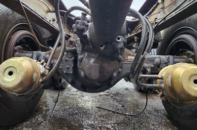 Eaton DS402 Front Differential for a 1982 International F-2554