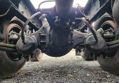 Eaton DS402 Complete Axle-Front Rears for a 1993 Freightliner FLD120