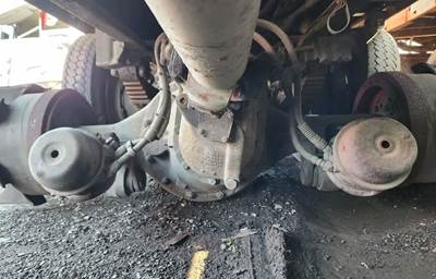 Eaton DS461P Front Differential for a 1988 Kenworth T800