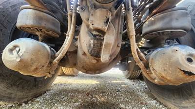 Eaton DS463P Front Differential for a 2001 Kenworth W900