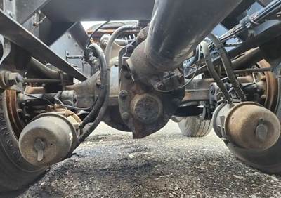 Meritor-Rockwell MT40-14X Complete Axle-Front Rears for a 2013 Volvo VNL