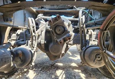 Meritor-Rockwell MT40-14X Complete Axle-Front Rears for a 2017 Freightliner Cascadia 125