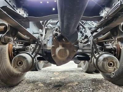 Meritor-Rockwell MT40-14X Front Differential for a 2017 Volvo VNL
