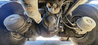 Meritor-Rockwell Front Differential for a 1997 Ford LT9522 Louisville 122