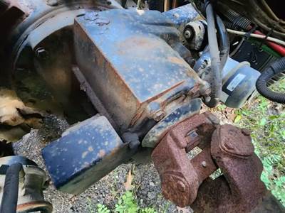 Meritor-Rockwell RP23-164 Front Differential for a 2005 Freightliner M2 112 Medium Duty