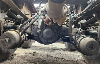 Meritor-Rockwell RT40-145 Front Differential for a 2005 Volvo VNL