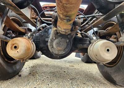 Meritor-Rockwell RT40-145 Complete Axle-Front Rears for a 2000 International 9400