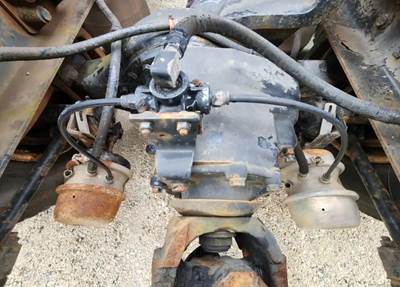 Meritor-Rockwell RT40-145 Front Differential for a 2000 International 9400