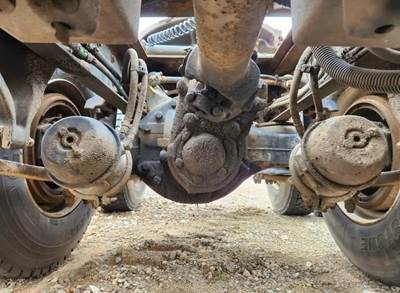 Meritor-Rockwell RT40-145 Complete Axle-Front Rears for a 2006 Freightliner Columbia 120