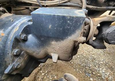 Meritor-Rockwell RT40-145 Front Differential for a 2006 Freightliner Columbia 120