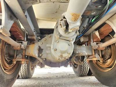 Meritor-Rockwell RT40-145 Front Differential for a 2005 Freightliner M2 106