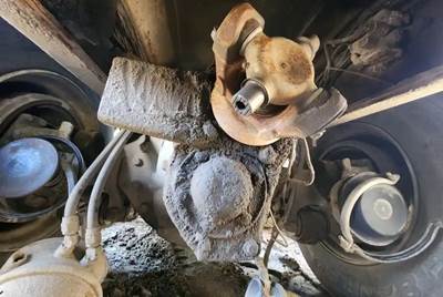 Meritor-Rockwell RT46160 P Front Differential for a 2002 Sterling L9500