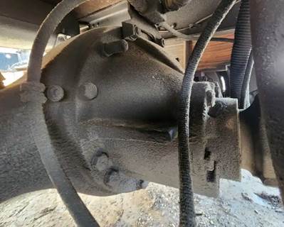 Dana 19060S Rear Differential for a 2002 GMC C7500