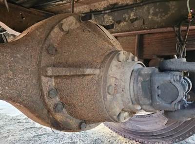 Dana 19060S Rear Differential for a 2004 GMC C7500