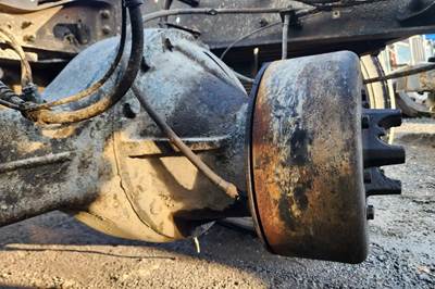 Dana 21060S Rear Differential for a 2006 Ford F-750