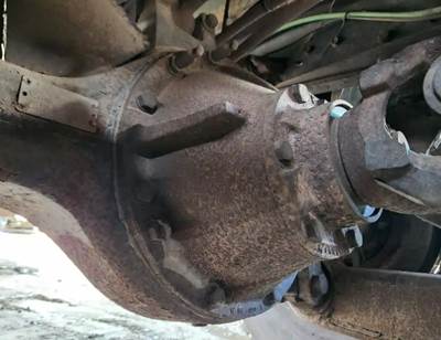 Dana DS404-P Rear Differential for a 2003 Chevrolet C8500