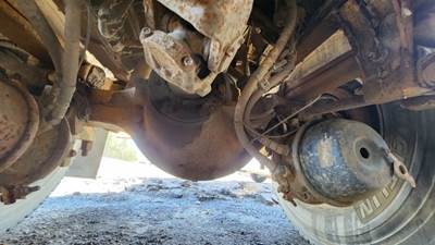 Dana RD462 Rear Differential for a 2001 Peterbilt 357