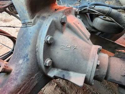 Dana RSH40 Rear Differential for a 2006 Kenworth T800