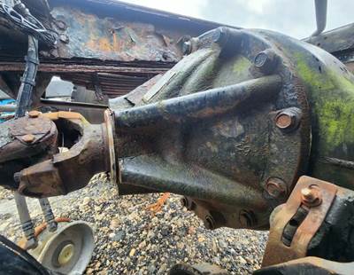 Dana S23-190 Rear Differential for a 2005 Kenworth T300