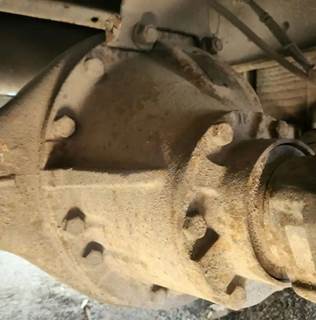 Dana 19060S Rear Differential for a 2004 Chevrolet C7500